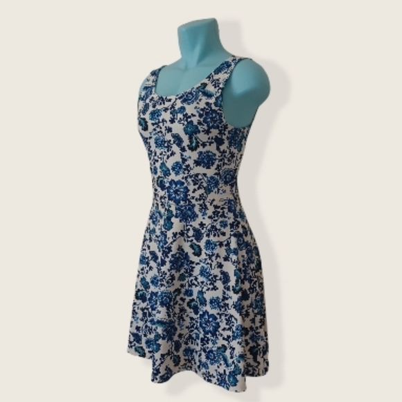 H&M Divided Fit and Flare Floral Toile Dress Size8 - Picture 2 of 5